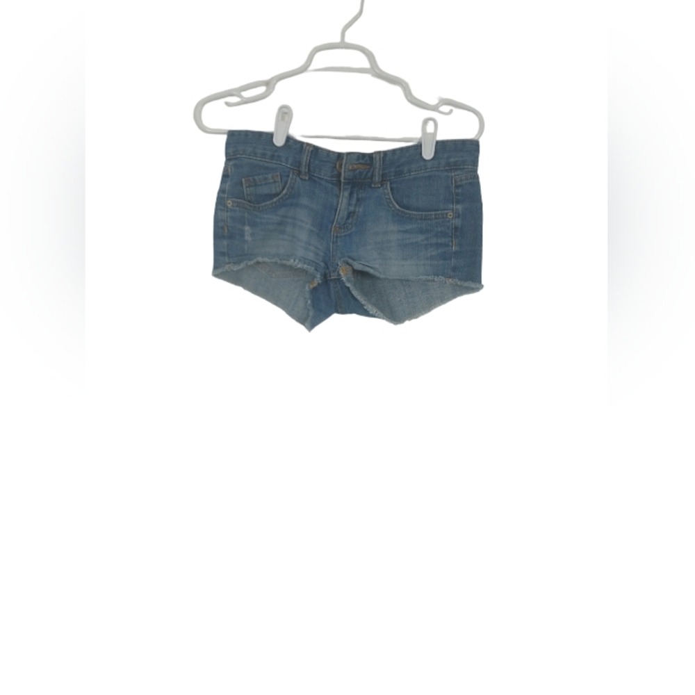 Woman's Mossimo Supply Co size 3 pre owned gently used and in great condition
